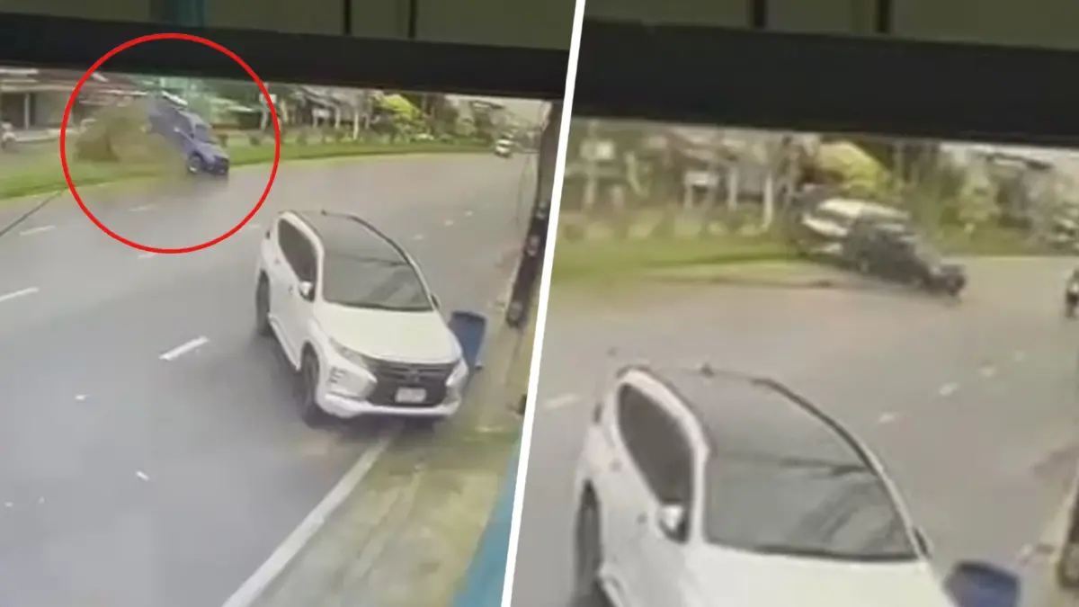 คลิปอุบัติเหตุกระบะเสียหลักพุ่งข้ามเลนชนซ้ำรถตู้บาดเจ็บ
