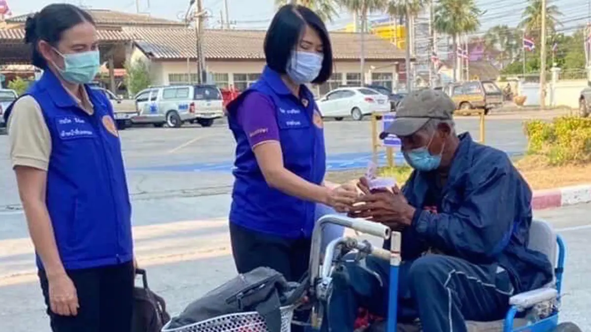ฮือฮา "นอภ.หญิงสามโคก" จัดเต็ม ขึ้นป้ายรับเรื่องร้องทุกข์ แก้ปัญหาชาวบ้าน ฮือฮา "นอภ.หญิงสามโคก" จัดเต็ม ขึ้นป้ายรับเรื่องร้องทุกข์ แก้ปัญหาชาวบ้าน