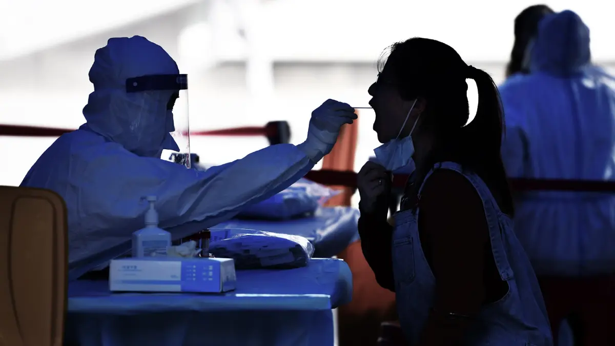 จีนสั่งล็อกดาวน์เสิ่นเจิ้นหลังโควิดระบาดหนัก หวั่นกระทบภาคธุรกิจ