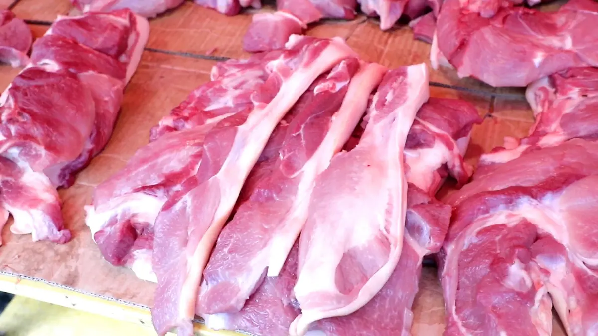 หมูหน้าเขียงปรับราคาสูงขึ้น ผลพวงหน้าร้อนต้นทุนอาหารแพง