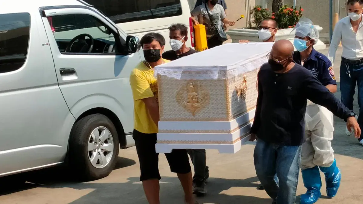 วุ่น เกือบฌาปนกิจผิดตัว เหตุ รพ.ส่งศพผู้ป่วยโควิดสลับกัน วอนอย่าให้เกิดอีก วุ่น เกือบฌาปนกิจผิดตัว เหตุ รพ.ส่งศพผู้ป่วยโควิดสลับกัน วอนอย่าให้เกิดอีก