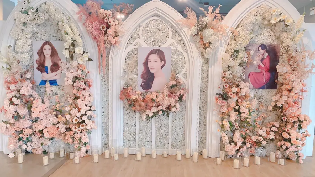 "แอนนา" โพสต์ภาพเตรียมพิธีไว้อาลัยแตงโม อยากให้เพื่อนมาเห็นกับตาตัวเอง "แอนนา" โพสต์ภาพเตรียมพิธีไว้อาลัยแตงโม อยากให้เพื่อนมาเห็นกับตาตัวเอง