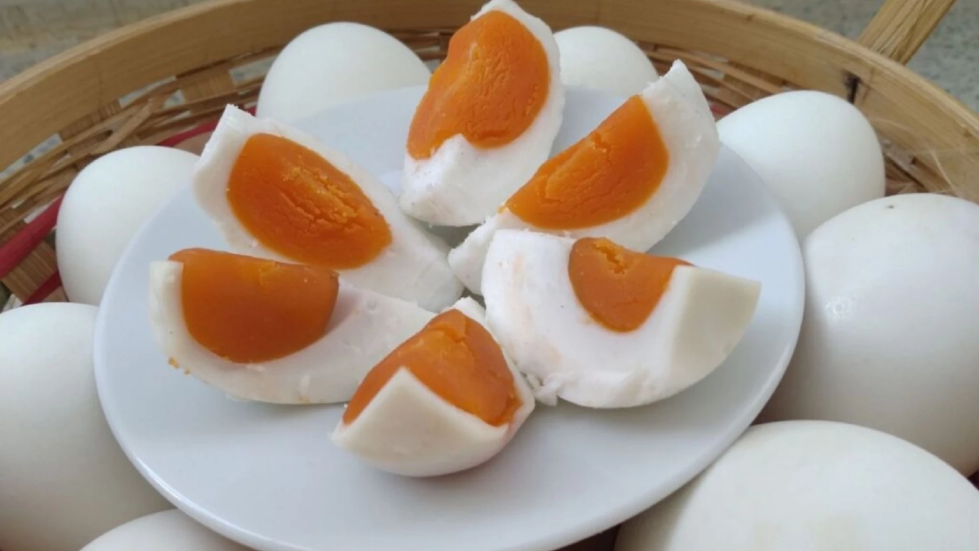 คนไทยจ๊ากอีก "ไข่เค็ม" ขึ้นราคา หลังต้นทุนวัตถุดิบอาหารสัตว์พุ่ง