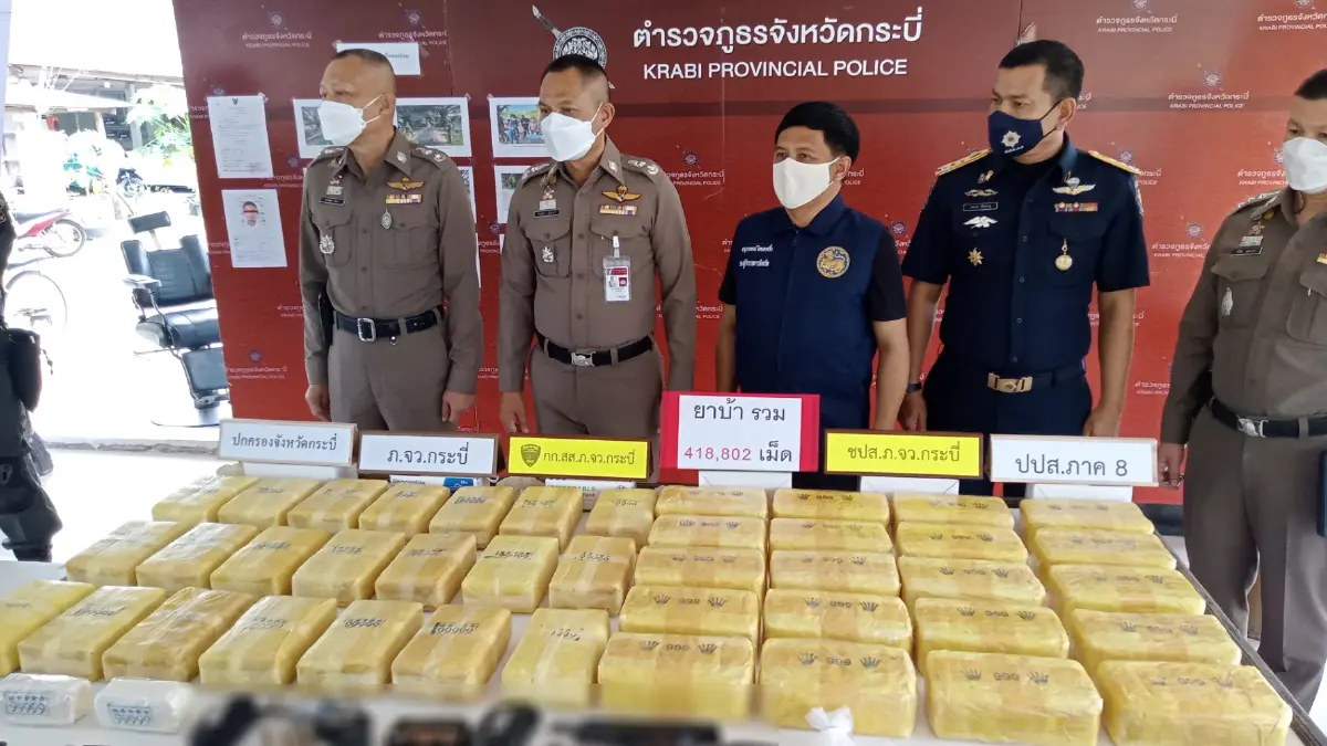 รวบแก๊งกระบะแต่งซิ่งตระเวนส่งยาบ้า ของกลาง 4 แสนเม็ด รวบแก๊งกระบะแต่งซิ่งตระเวนส่งยาบ้า ของกลาง 4 แสนเม็ด