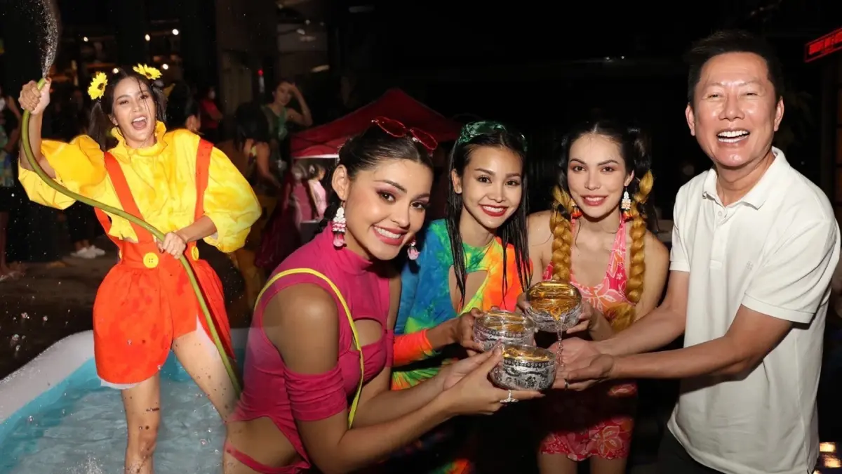 ก็สาดไปเลยสิคะ 77 สาวงาม "มิสแกรนด์" จัดเต็มชุดแซ่บเล่นน้ำสงกรานต์ ก็สาดไปเลยสิคะ 77 สาวงาม "มิสแกรนด์" จัดเต็มชุดแซ่บเล่นน้ำสงกรานต์