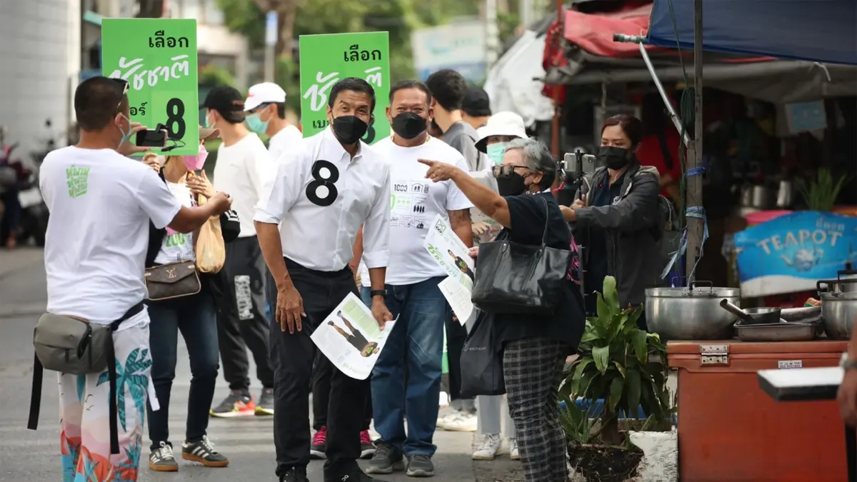 “ชัชชาติ” เสนอแก้ปัญหาปากท้อง เตรียมทำป้ายไซต์ A3 หาเสียง