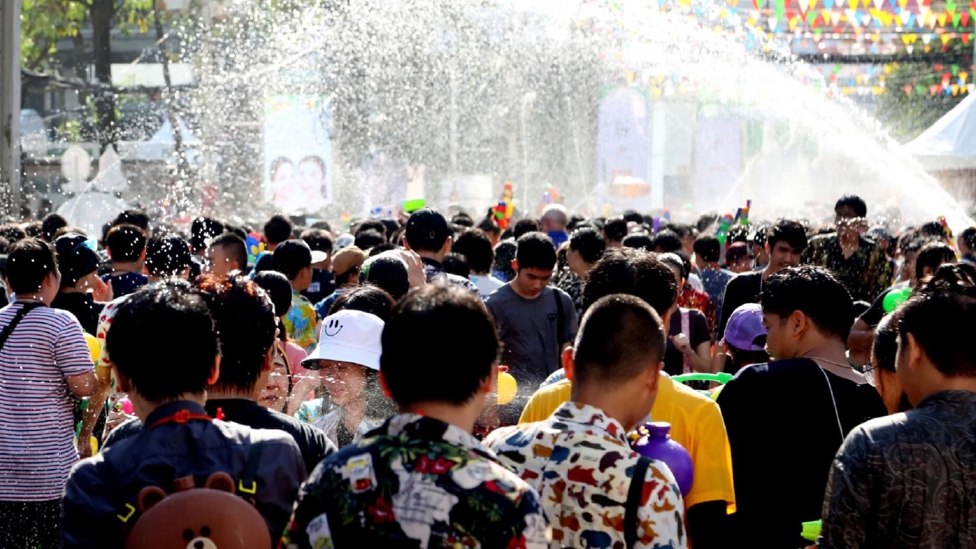 “กรมอนามัย” ชี้สงกรานต์นี้งดสาดน้ำในที่สาธารณะ ส่อเข้าข่ายผิดกม.