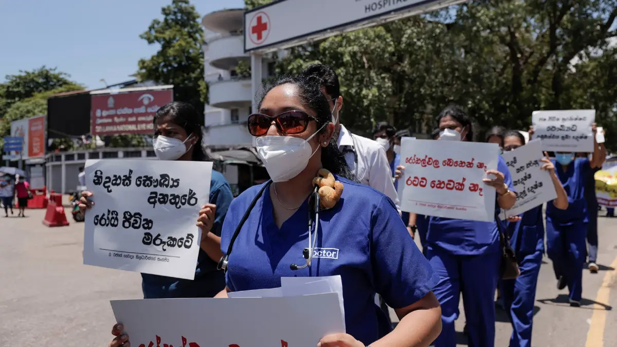 หมอศรีลังกาประท้วงขาดแคลนยา เตือนสาธารณะสุขใกล้ล่ม หมอศรีลังกาประท้วงขาดแคลนยา เตือนสาธารณะสุขใกล้ล่ม