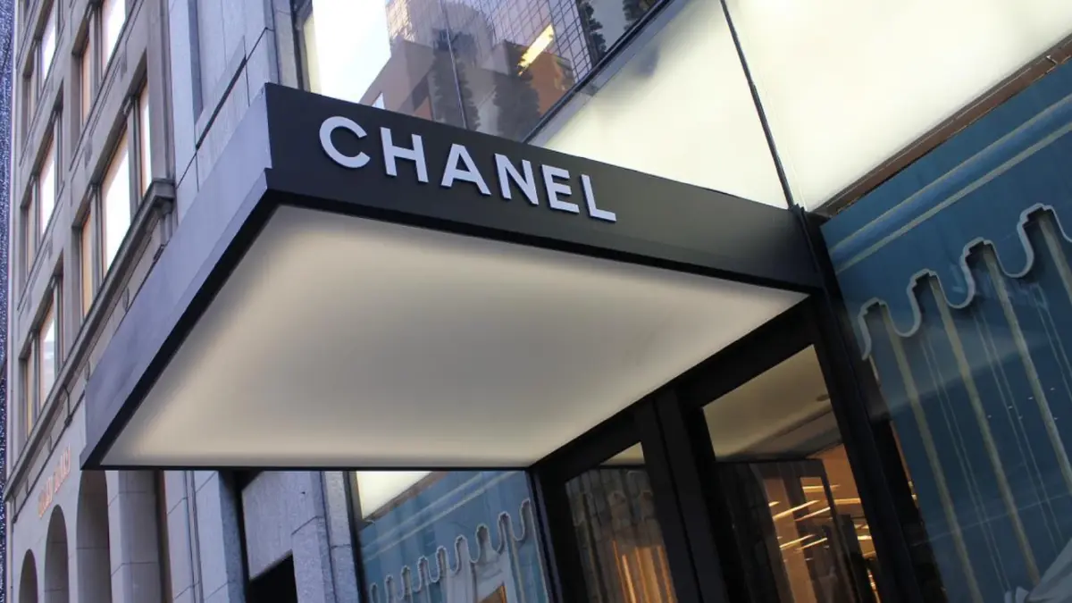 Chanel ไม่ขายสินค้าให้คนรัสเซียแม้จะอยู่ในต่างประเทศ Chanel ไม่ขายสินค้าให้คนรัสเซียแม้จะอยู่ในต่างประเทศ