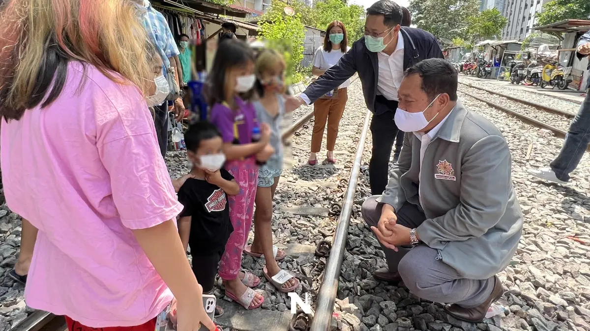 "ทวี"รุดเยี่ยมชุมชนริมทางรถไฟมักกะสัน หลังถูกไล่ที่ทำรถไฟเชื่อม3สนามบิน "ทวี"รุดเยี่ยมชุมชนริมทางรถไฟมักกะสัน หลังถูกไล่ที่ทำรถไฟเชื่อม3สนามบิน