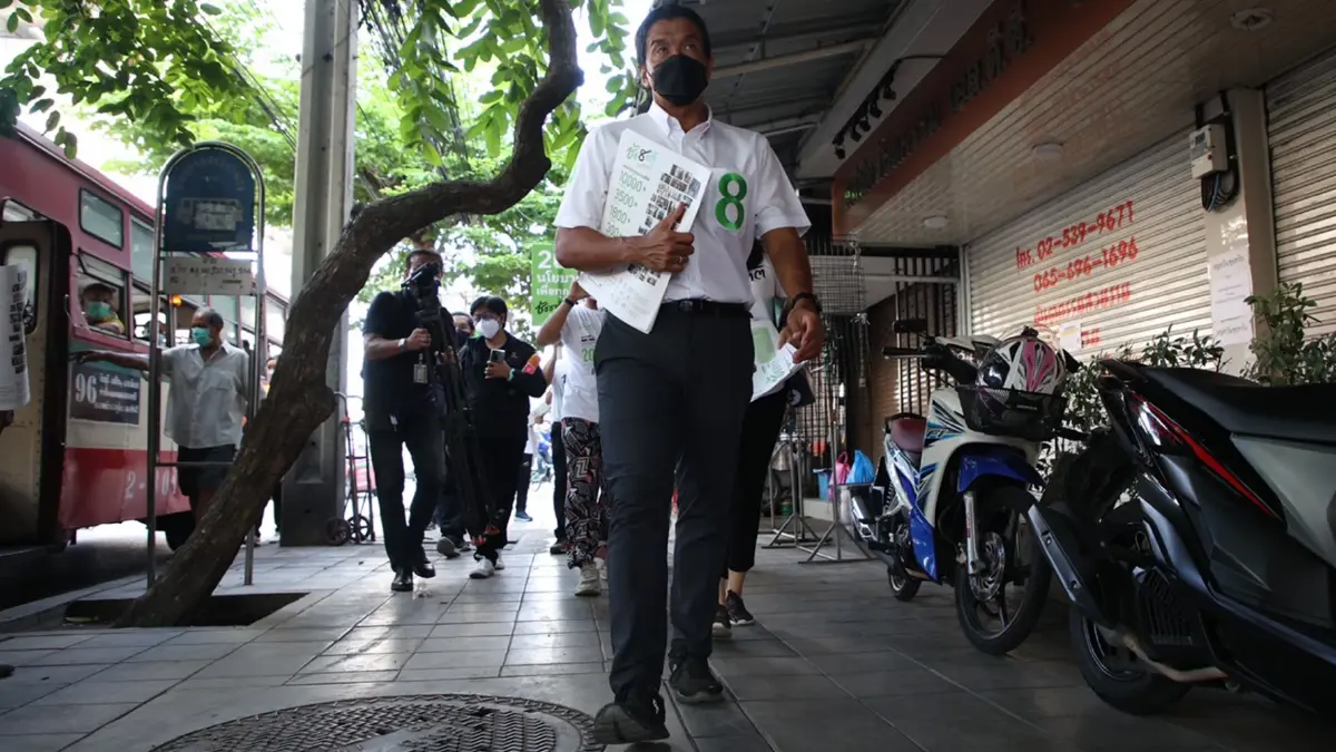 ชัชชาติ ลงพื้นที่ย่านโชคชัย 4 ชู จัดการทางเท้าผู้ค้า-ผู้ใช้ อยู่ร่วมกันได้