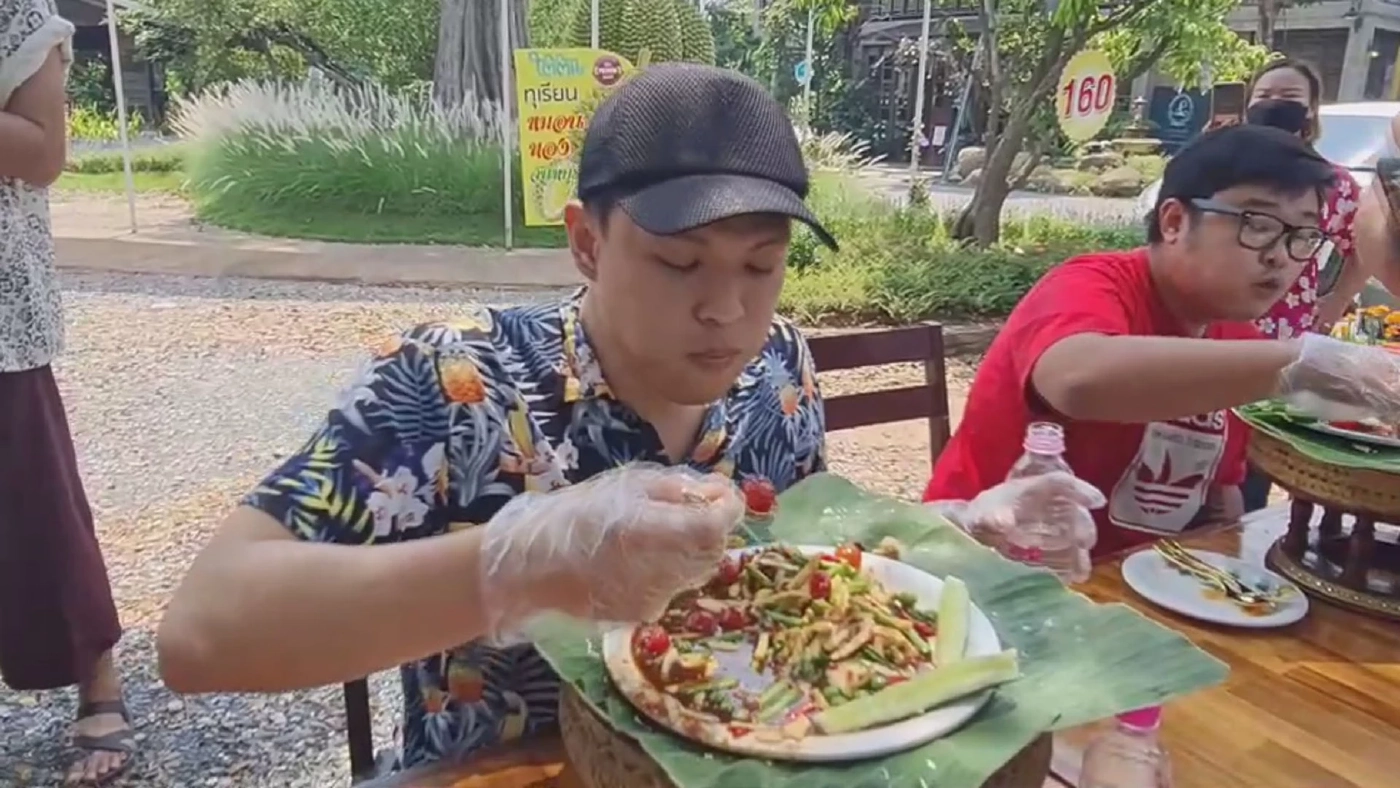 แข่งกินส้มตำทุเรียนชิงรางวัลทุเรียน10 กิโลกรัม