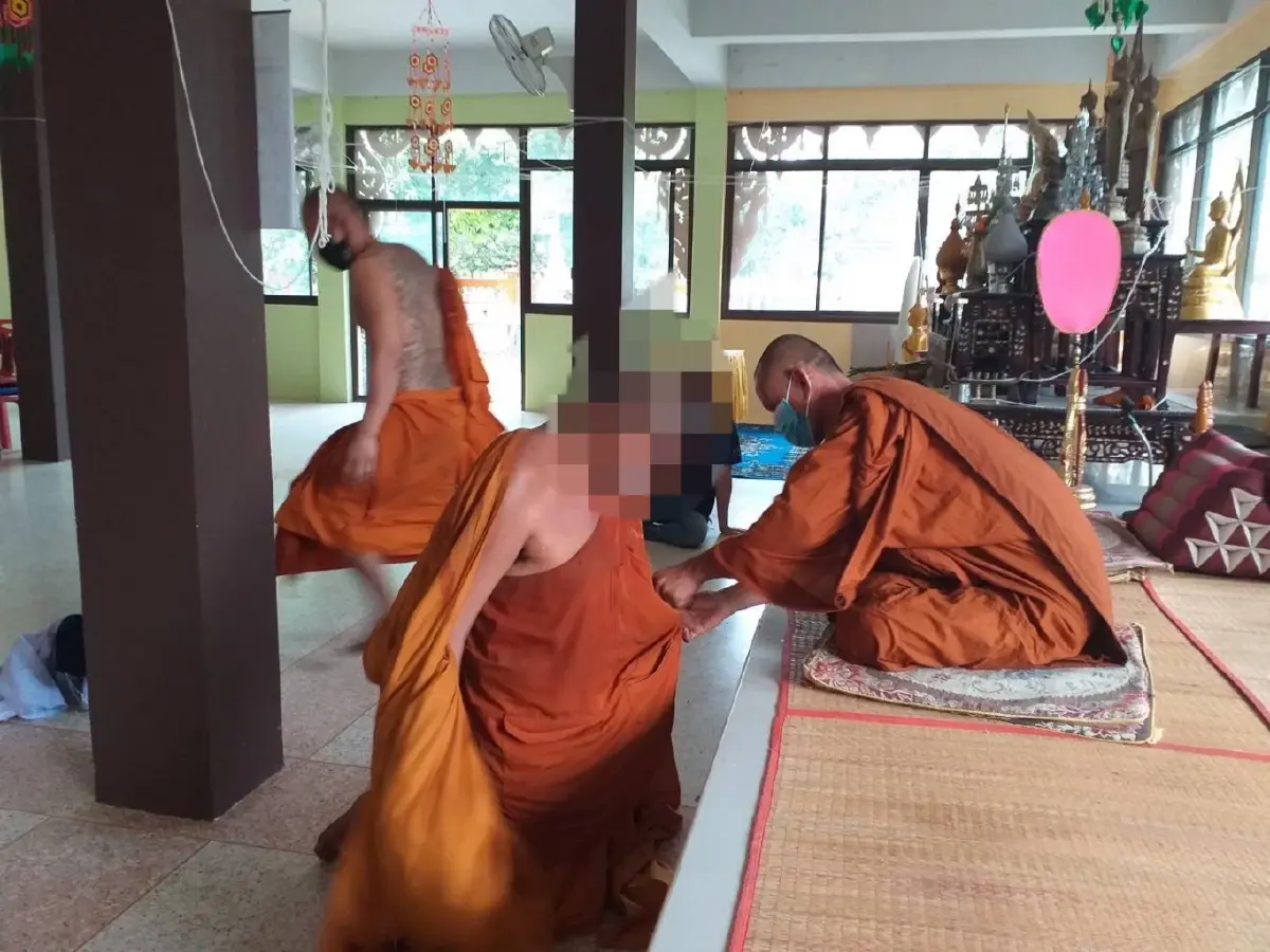 ชาวบ้านเอือมพระมั่วสุมเสพ-ขายยาบ้า เจ้าหน้าที่บุกรวบหลักฐานครบจับสึก