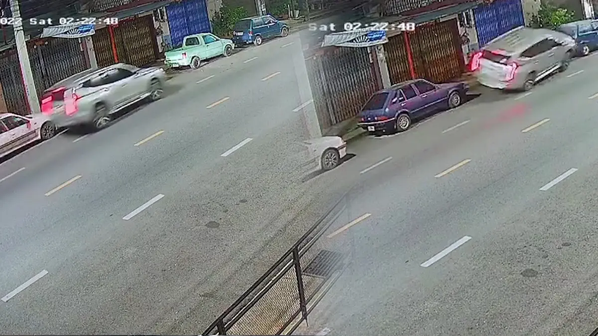 ควบปาเจโร่พุ่งชน 3 คันรวดหลบหนีลอยนวล