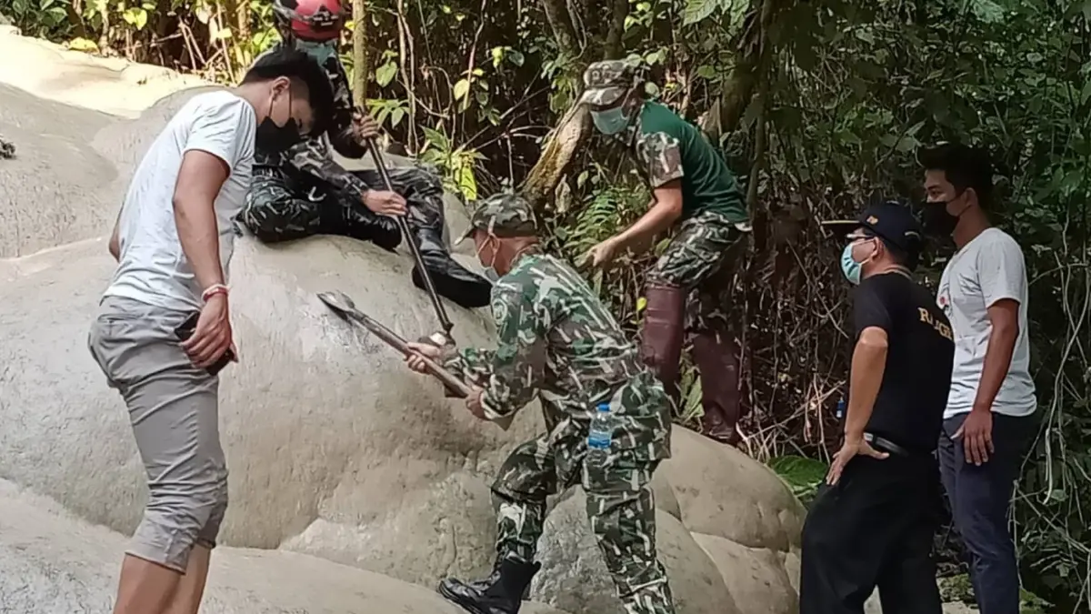 ตามหาเมย์โสด! กรมอุทยานฯ ตามหา นทท.มือบอนเขียนน้ำตก งานนี้ชาวเน็ตสวดยับ ตามหาเมย์โสด! กรมอุทยานฯ ตามหา นทท.มือบอนเขียนน้ำตก งานนี้ชาวเน็ตสวดยับ