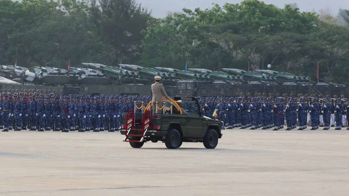 ฝ่ายต้านเผด็จการเมียนมาใช้ยุทธศาสตร์ "เงินแลกภักดี"