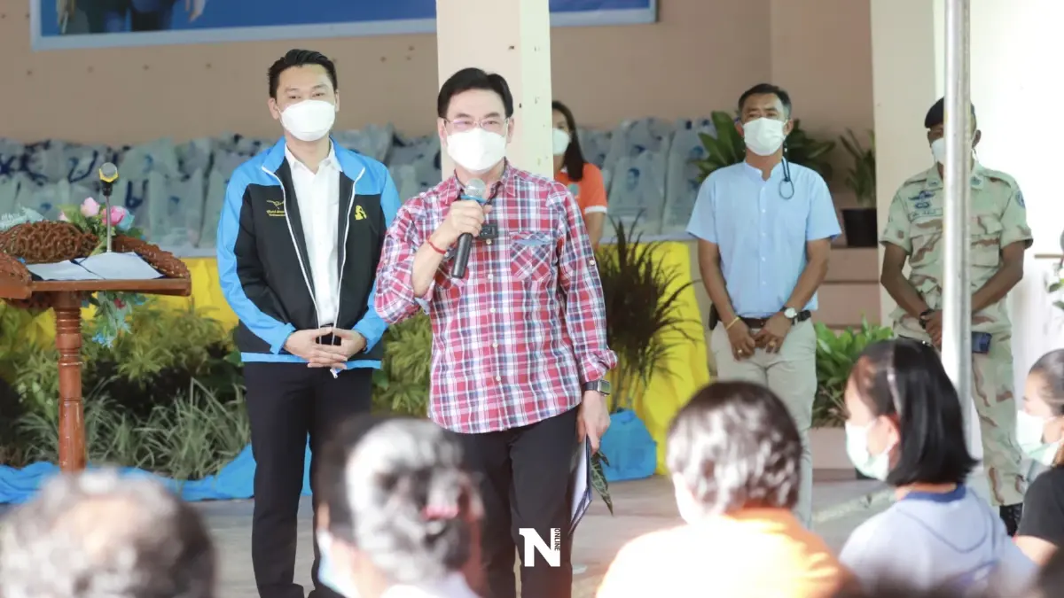 "จุรินทร์"นำคณะแจกถุงยังชีพให้ชาวสุราษฎร์ฯหลังประสบภัยพิบัติธรรมชาติ