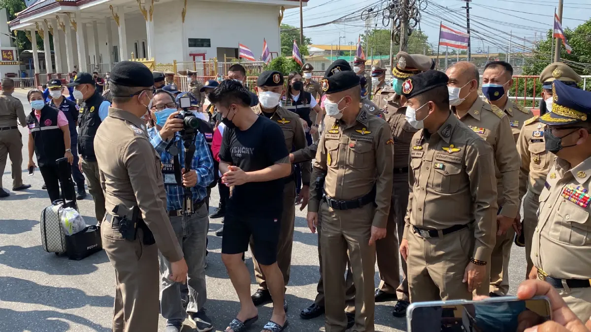 บิ๊กโจ๊ก รับ 68 คนไทยจากกัมพูชา หลังถูกหลอกไปบังคับทำงานผิดกฎหมาย