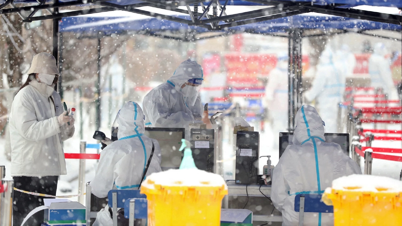 จีนฟันโทษ "11 จนท.ท้องถิ่น" ฐานละเลยหน้าที่คุมโควิด-19