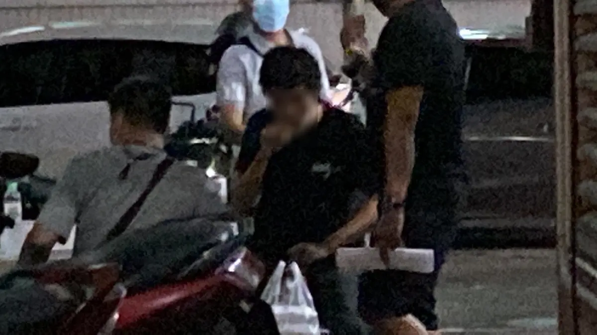 รวบมือยิงรถกู้ภัยร่วมกตัญญูได้แล้ว พร้อมอาวุธปืนและจยย.คันใช้ก่อเหตุ รวบมือยิงรถกู้ภัยร่วมกตัญญูได้แล้ว พร้อมอาวุธปืนและจยย.คันใช้ก่อเหตุ