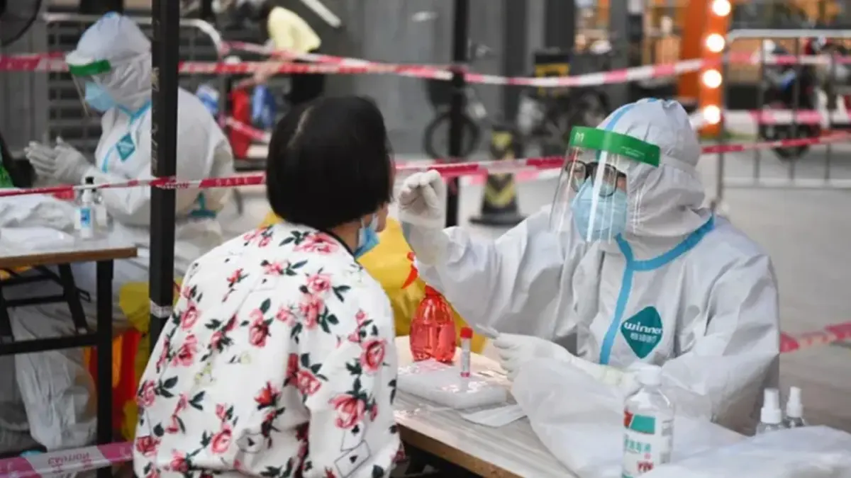 "กว่างโจว" สั่งงดเรียนออนไซต์-ปชช.ต้องโชว์ผลตรวจก่อนออกนอกเมือง