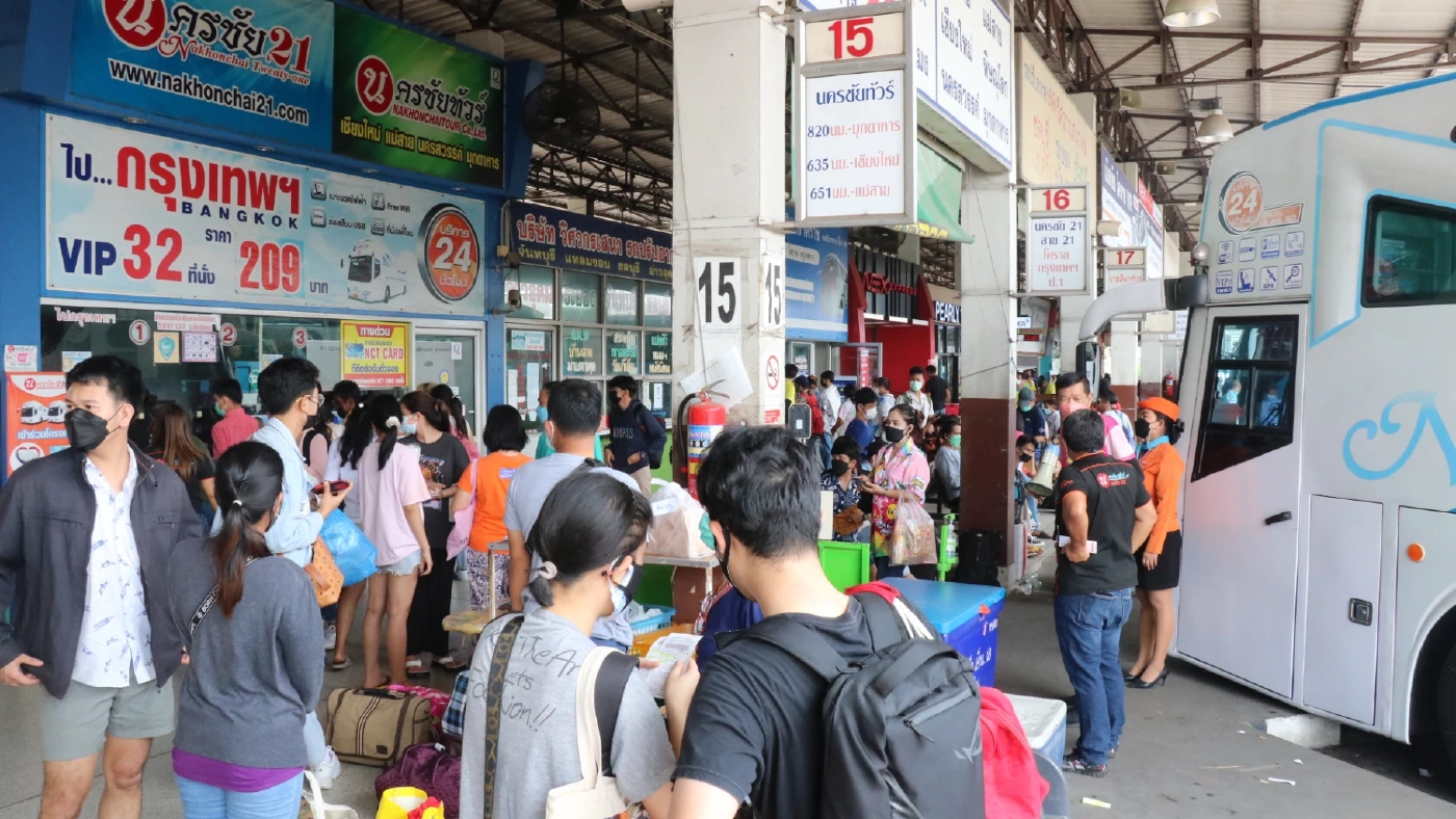 แห่กลับกรุง บขส.โคราชสั่งเพิ่มรถ 2 เท่า แห่กลับกรุง บขส.โคราชสั่งเพิ่มรถ 2 เท่า