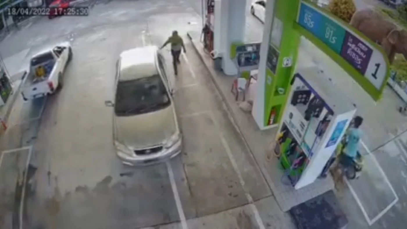 ลูกค้าแสบ! ขับเก๋งเติมน้ำมันซิ่งหนีไม่จ่ายเงิน