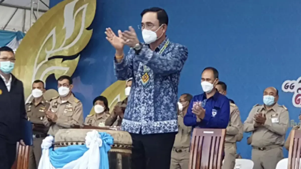 ที่ระลึก บิ๊กตู่ ลงใต้ สร้อยคอลูกปัดโนรา - เทริดโนราจำลอง ของขวัญที่ให้ถูกคน