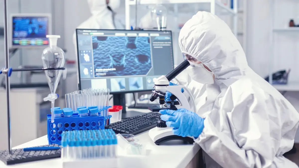 ผลวิจัยชี้ "โอมิครอน" เสี่ยงป่วยรุนแรงเท่า "เดลตา"