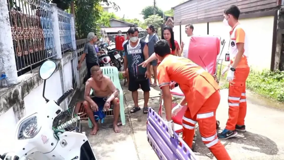 เปลี่ยนถังแก๊สเกิดระเบิดเจ้าของบ้านเจ็บ 3 ราย เปลี่ยนถังแก๊สเกิดระเบิดเจ้าของบ้านเจ็บ 3 ราย