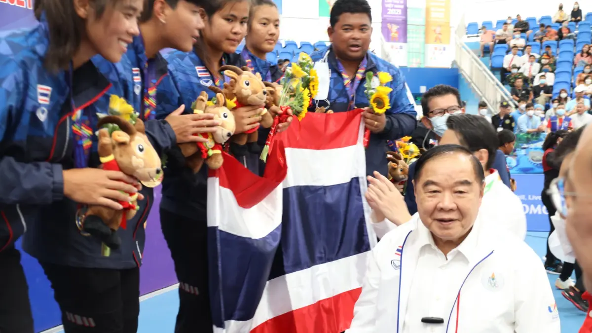 "บิ๊กป้อม" บินไปนักกีฬาไทเยี่ยมให้กำลังใจนักกีฬาทีมชาติไทย "บิ๊กป้อม" บินไปนักกีฬาไทเยี่ยมให้กำลังใจนักกีฬาทีมชาติไทย