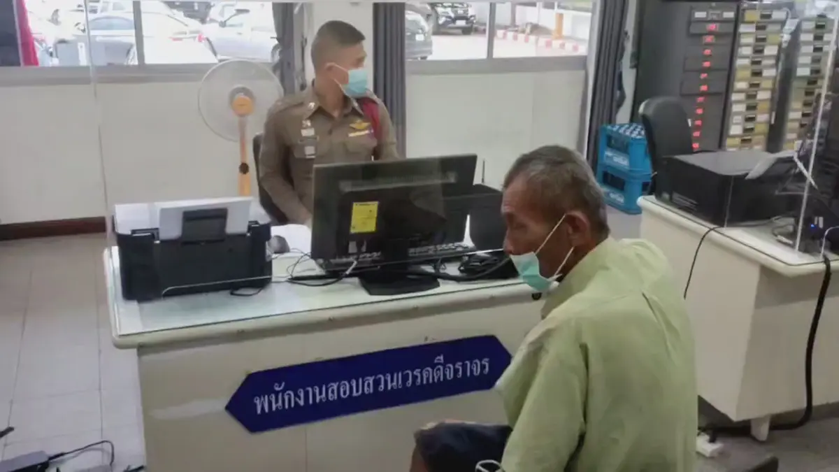 ลุงเก็บของเก่าร่ำไห้แจ้งตำรวจโดนขโมย จยย.พ่วงข้าง ลุงเก็บของเก่าร่ำไห้แจ้งตำรวจโดนขโมย จยย.พ่วงข้าง