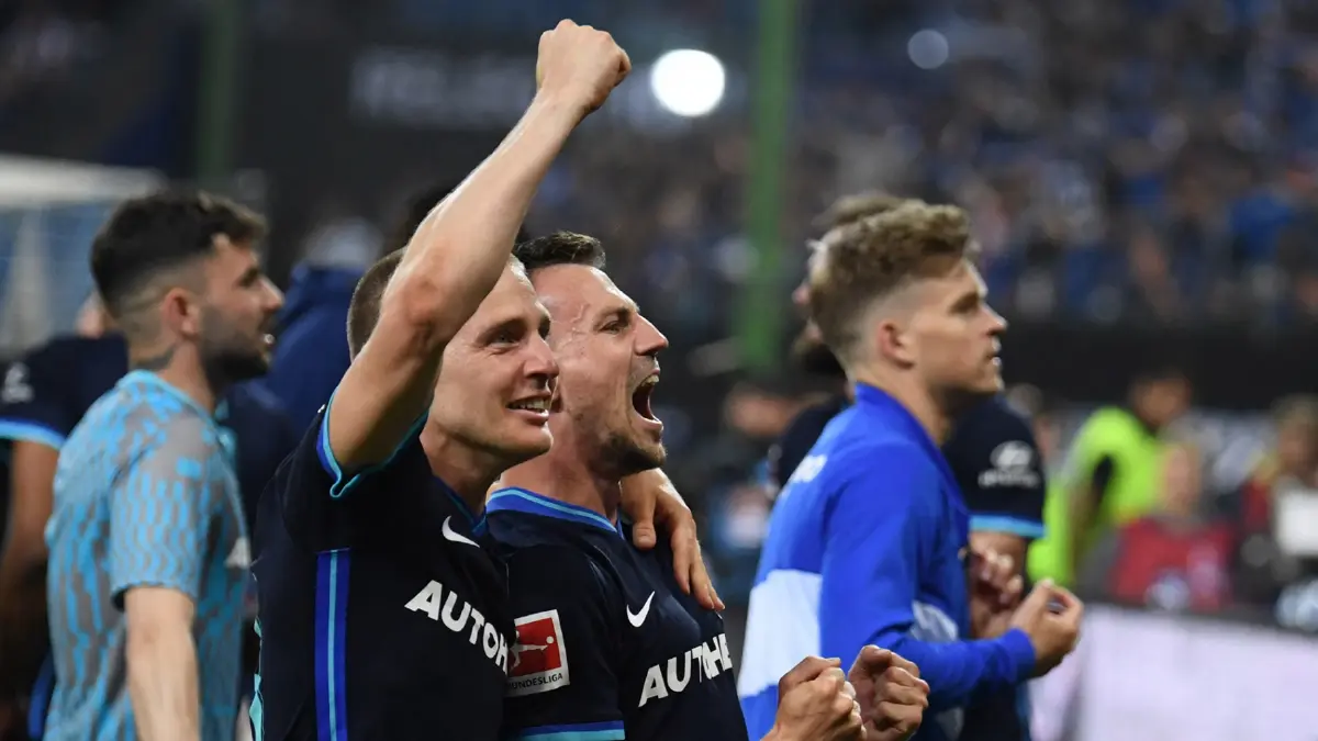 แฮร์ธ่าบุกเชือดฮัมบูร์ก 2-0 รอดตกชั้นบุนเดสลีกา (คลิป) แฮร์ธ่าบุกเชือดฮัมบูร์ก 2-0 รอดตกชั้นบุนเดสลีกา (คลิป)