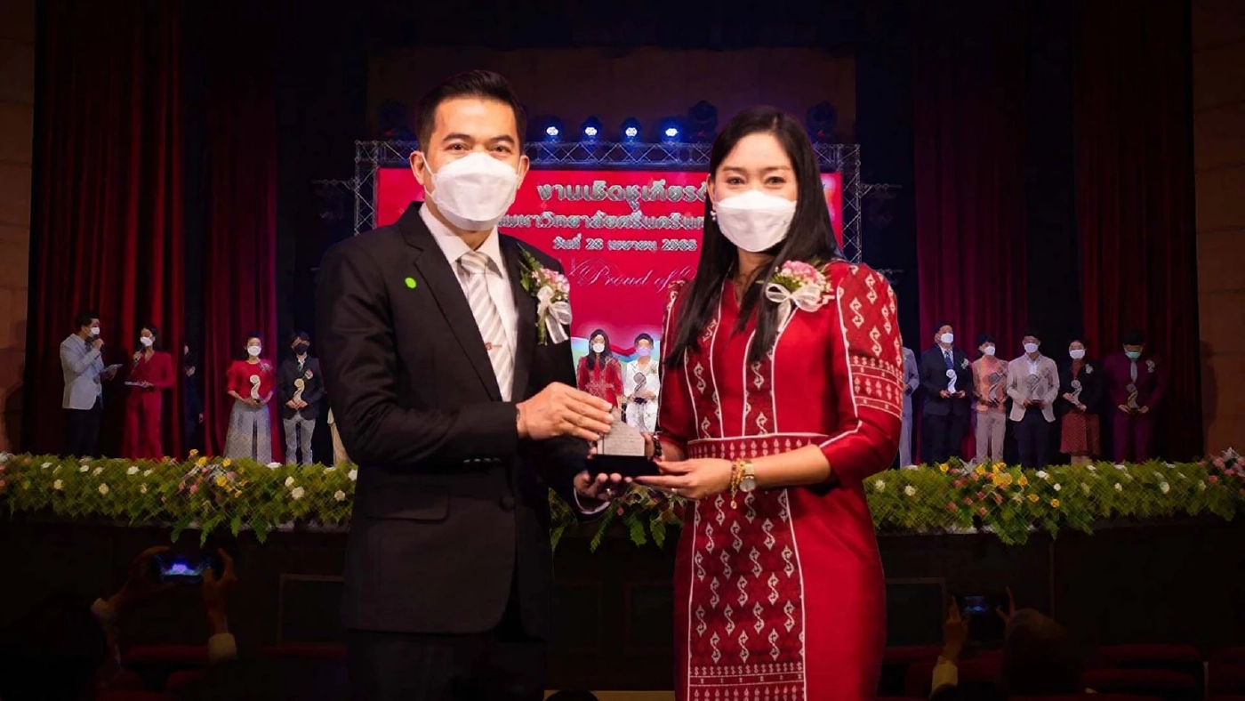 วุฒิศักดิ์ เลขาฯมูลนิธิผึ้งหลวง รับรางวัลเชิดชูเกียรติศิษย์เก่าดีเด่น มศว