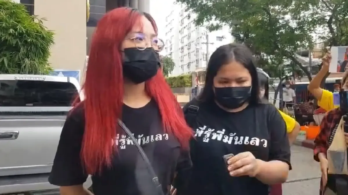 2 สาวกลุ่มทะลุวังนอนคุก ศาลสั่งถอนประกัน หลังทำผิดเงื่อนไขคดี 112