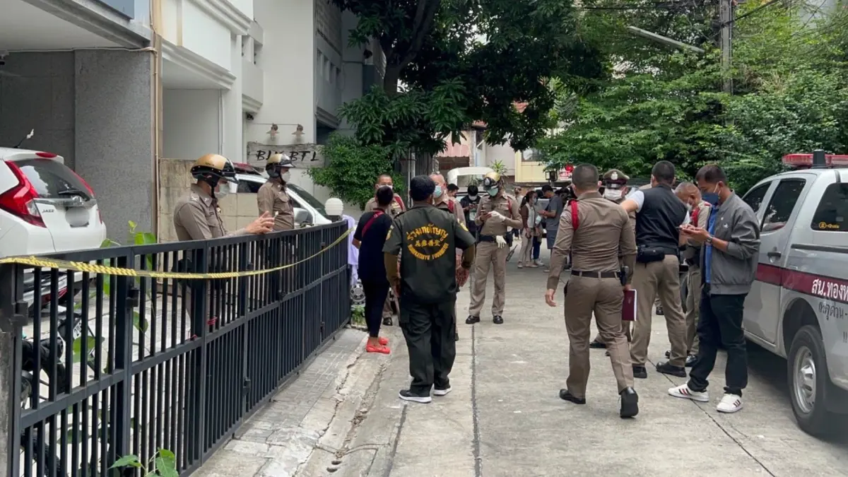 ระทึก! ทะเลาะวิวาทบ้านพักซอยสุขุมวิท ยิงกันตาย 2 ราย บาดเจ็บ 1 คน ระทึก! ทะเลาะวิวาทบ้านพักซอยสุขุมวิท ยิงกันตาย 2 ราย บาดเจ็บ 1 คน