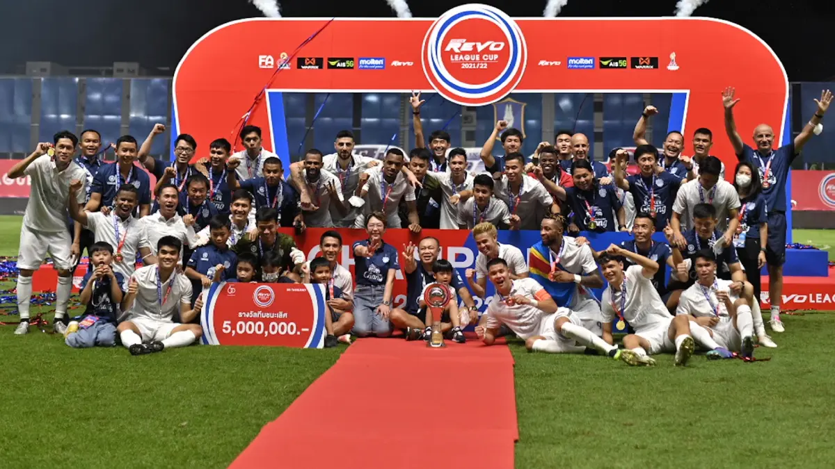 บุรีรัมย์ถล่มประจวบยับ 4-0 ผงาดคว้าแชมป์ลีกคัพสมัย 6 บุรีรัมย์ถล่มประจวบยับ 4-0 ผงาดคว้าแชมป์ลีกคัพสมัย 6