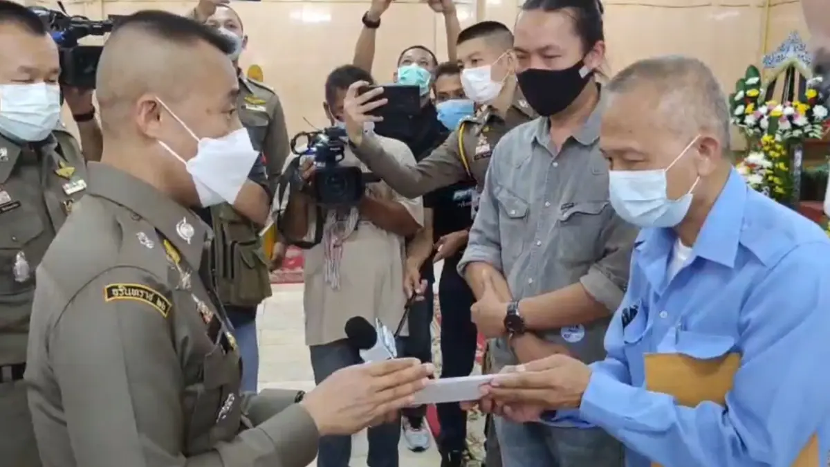 ผบช.น.มอบเงินกองทุนให้ครอบครัว“วิว”พลเมืองดี