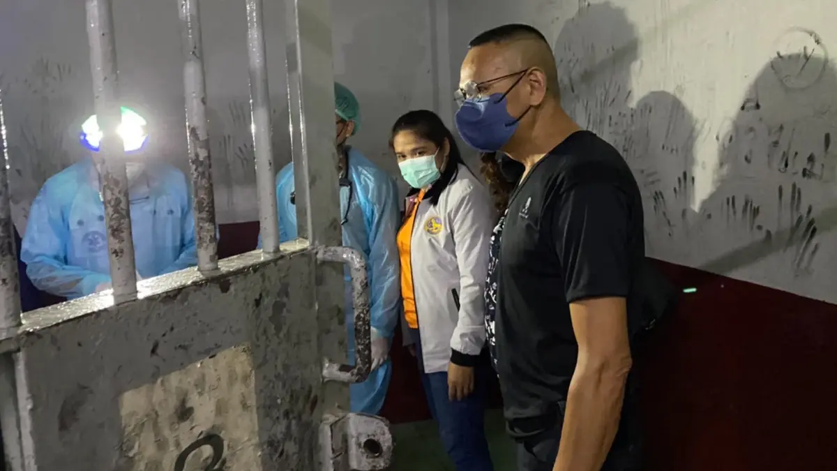 ผู้ต้องหาปาดคอเมีย ผูกคอตายในห้องขังโรงพัก ผู้ต้องหาปาดคอเมีย ผูกคอตายในห้องขังโรงพัก