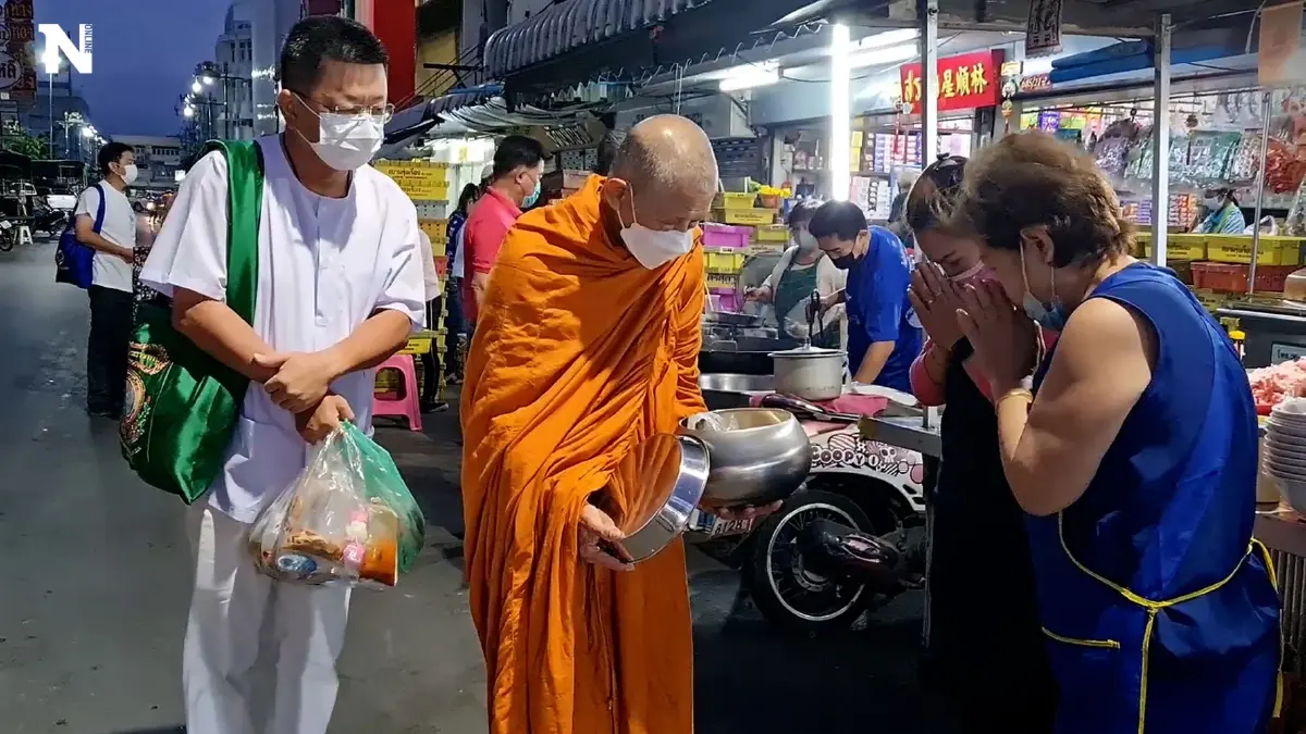 "ผู้ว่าฯ"เป็นลูกศิษย์วัด เรียนรู้กิจสงฆ์ ตามบิณฑบาต เข้าถึงชุมชน(ชมคลิป )