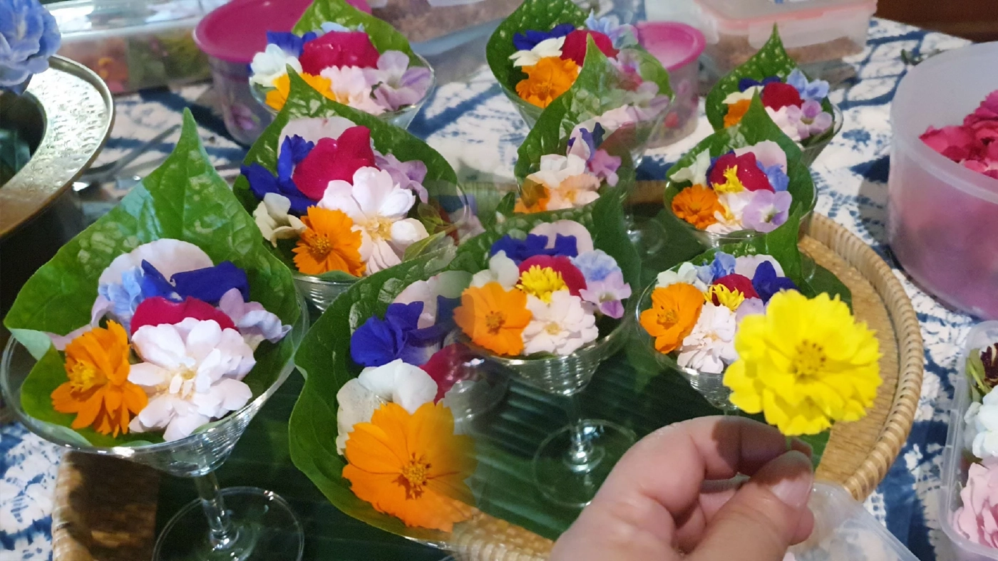 เมนู 'ดอกไม้' กินได้เมืองเหนือ คิวยาวถึงตุลาคม!