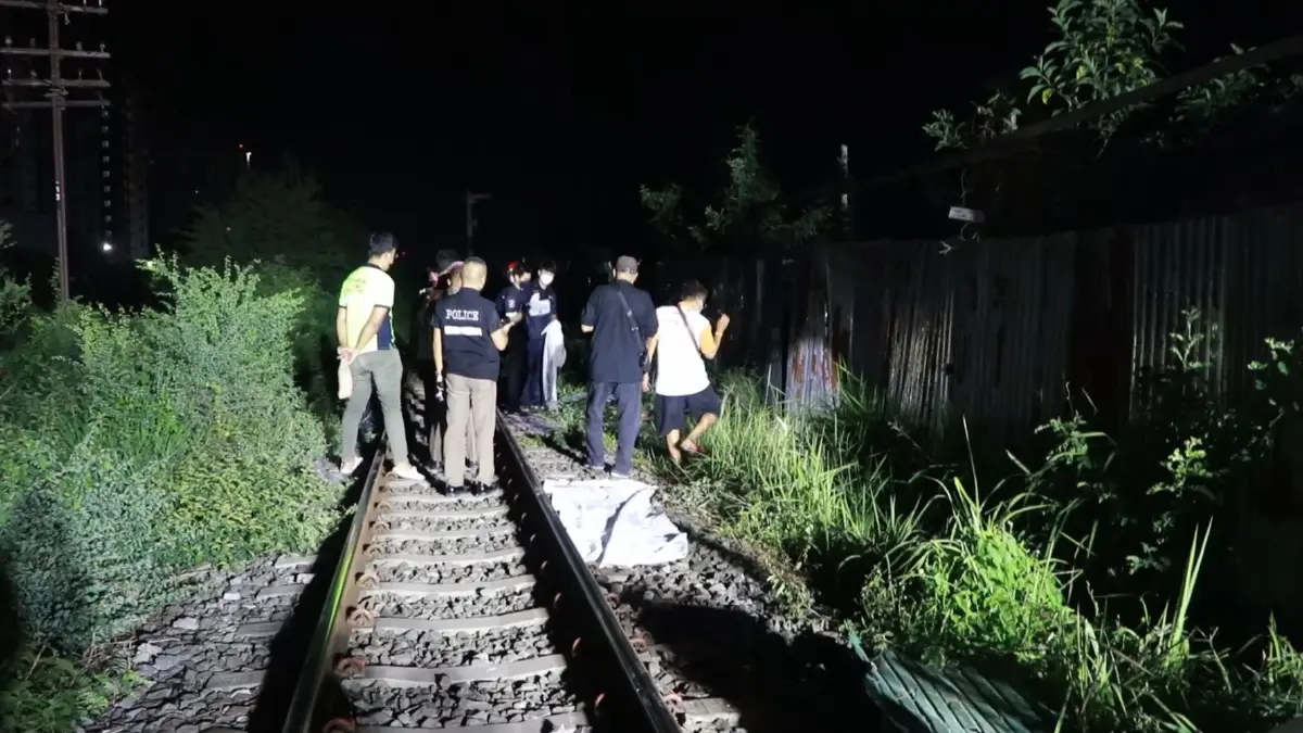 สลด! รถไฟชนคนงานดับมัวคุยโทรศัพท์เพลิน