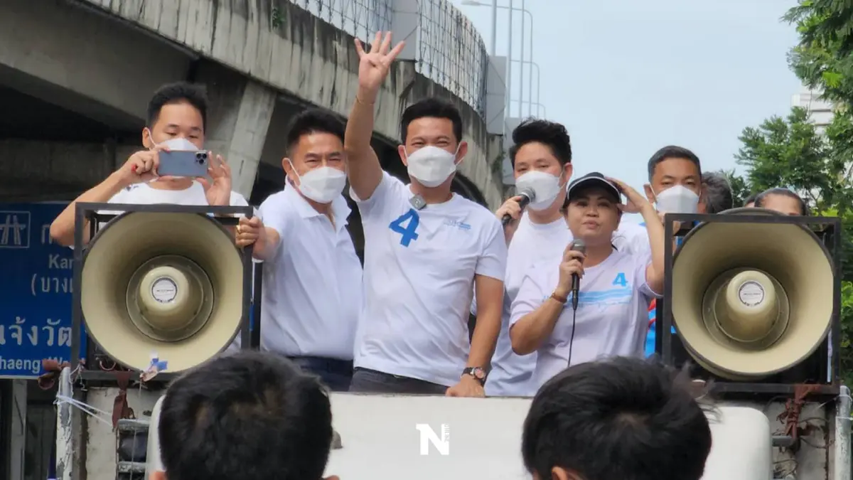 "สุชัชวีร์"ขึ้นรถแห่รอบกรุงขอคะแนนเสียง ลั่นพร้อมเปลี่ยนกทม.
