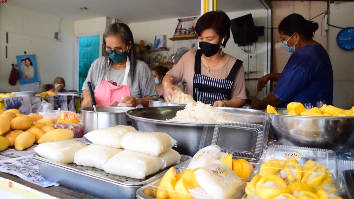 ข้าวเหนียวมะม่วง รายได้สุดปังเกือบหมื่นต่อวัน การันตีความอร่อย 40ปี