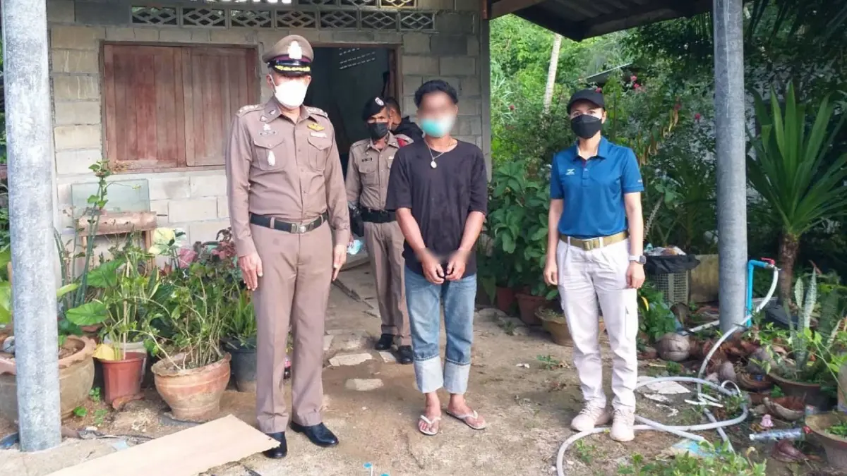 รวบหนุ่มโหด! คว้าค้อนปอนด์ทุบหัวเพื่อนดับ อ้างถูกด่าบุพการี รวบหนุ่มโหด! คว้าค้อนปอนด์ทุบหัวเพื่อนดับ อ้างถูกด่าบุพการี