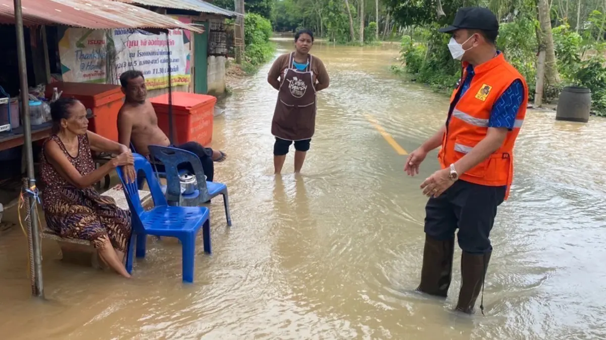 ปภ.เตือน 6 จังหวัดระวังน้ำท่วม ประจวบฯ-สงขลา ยังจมน้ำ เร่งให้การช่วยเหลือ ปภ.เตือน 6 จังหวัดระวังน้ำท่วม ประจวบฯ-สงขลา ยังจมน้ำ เร่งให้การช่วยเหลือ