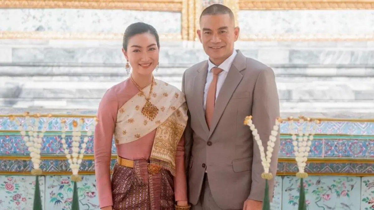 ว่าที่บ่าวสาว แพนเค้ก-สารวัตรหมี กราบสักการะพระแก้วมรกต เสริมมงคลชีวิตคู่