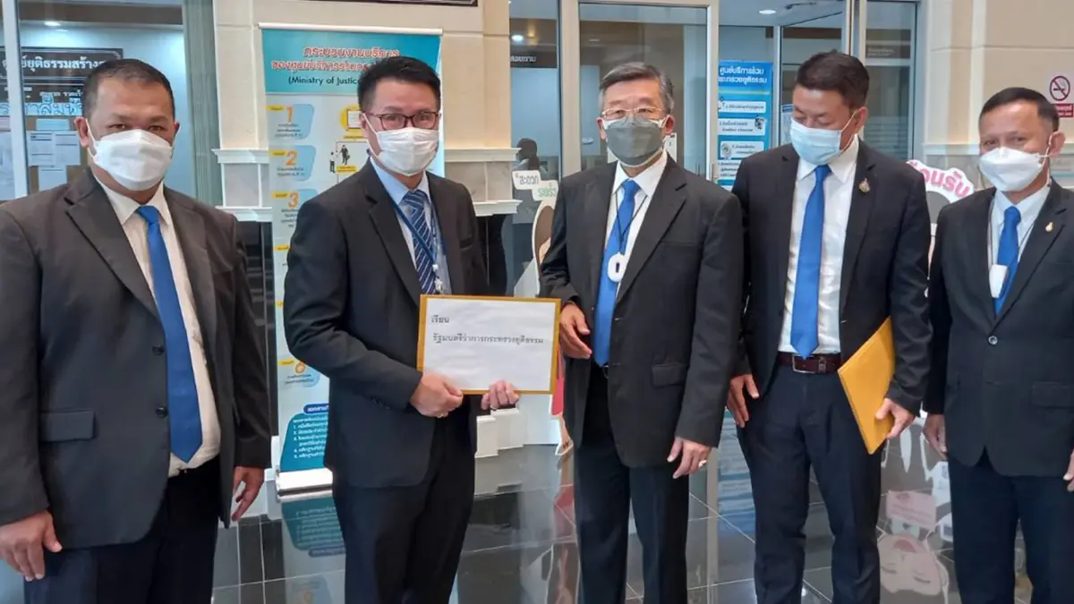 สภาทนายความ วุ่น ผู้สมัครนายกพร้อมคณะกรรมการ ร้อง "รมว.ยุติธรรม" ผ่าทางตัน สภาทนายความ วุ่น ผู้สมัครนายกพร้อมคณะกรรมการ ร้อง "รมว.ยุติธรรม" ผ่าทางตัน