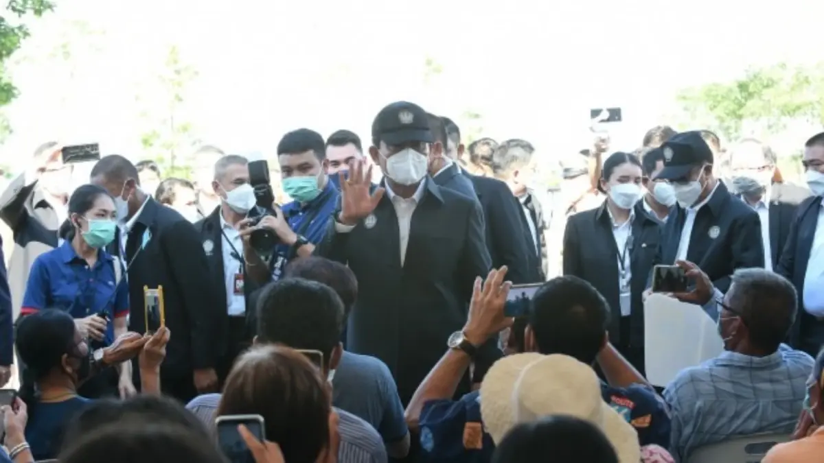 "บิ๊กตู่" ลงพื้นที่ชลบุรี ชมนวัตกรรมเกษตร หยอดคำหวาน รักจริงอย่าทิ้งกันนะ