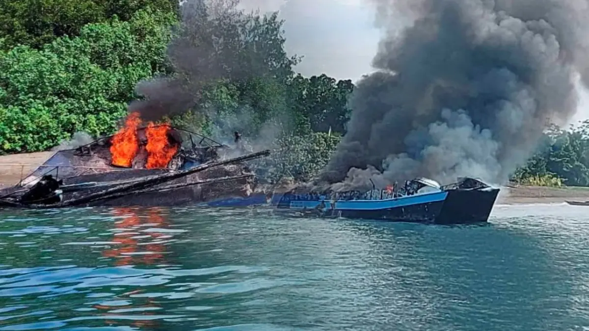 ระทึก ! ไฟไหม้เรือเฟอร์รีฟิลิปปินส์ ดับ 7 ราย - ผู้โดยสารกระโดดหนีตายนับร้อย ระทึก ! ไฟไหม้เรือเฟอร์รีฟิลิปปินส์ ดับ 7 ราย - ผู้โดยสารกระโดดหนีตายนับร้อย